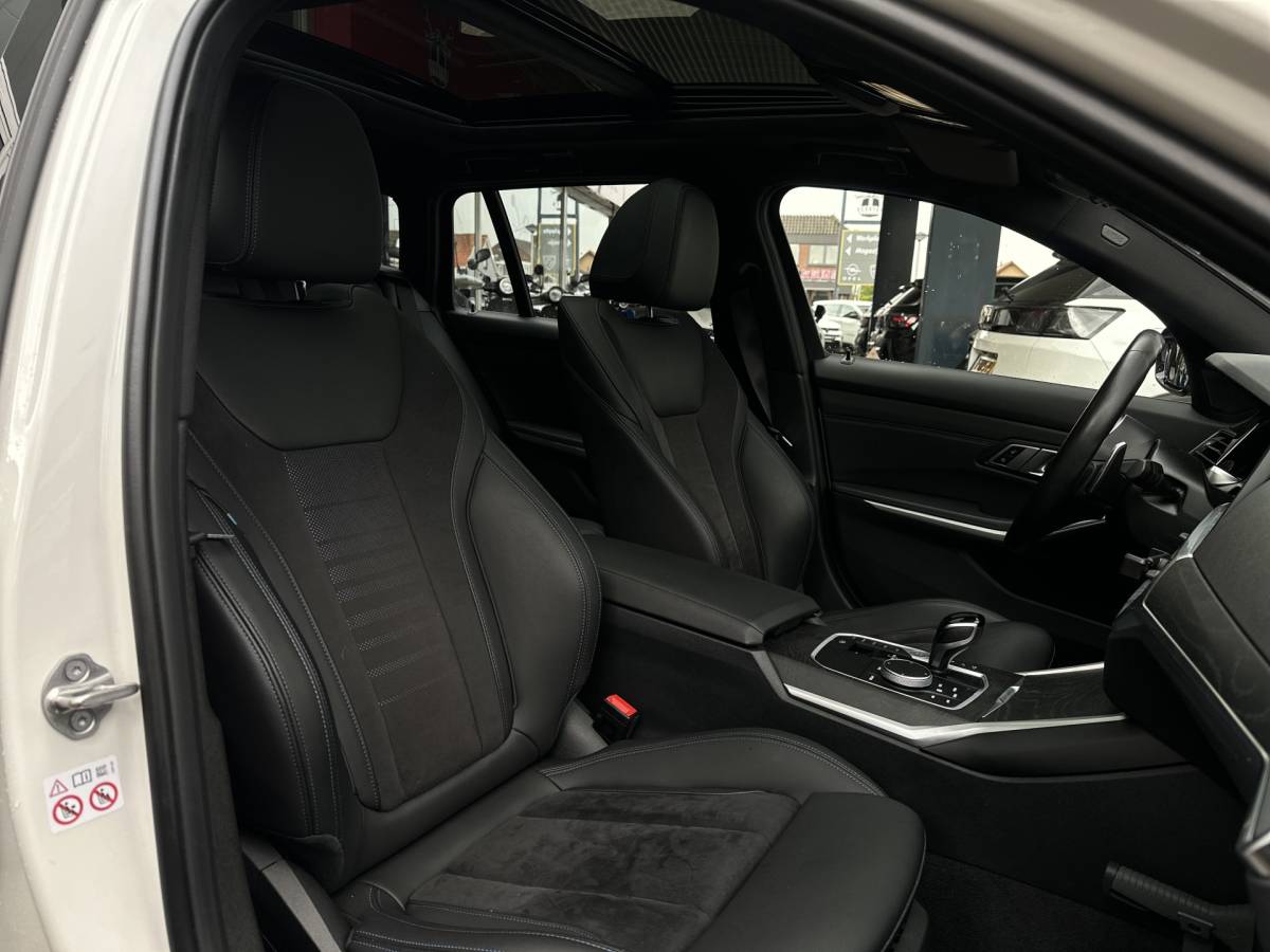 BMW 3 Serie BMW 3-serie Touring 330e xDrive Business Edition Plus 50 jahre  / Pano /  HUD / ECC  / 360 Camera