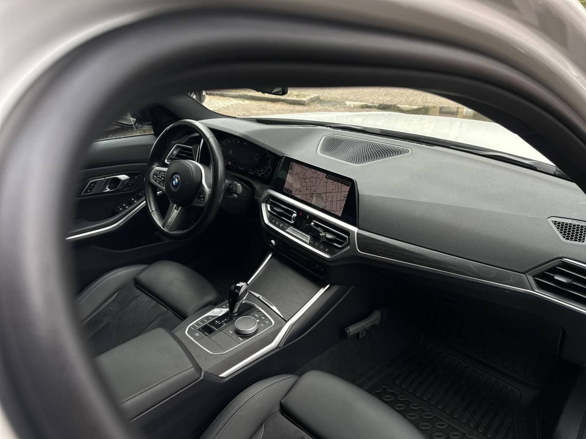 BMW 3 Serie BMW 3-serie Touring 330e xDrive Business Edition Plus 50 jahre  / Pano /  HUD / ECC  / 360 Camera