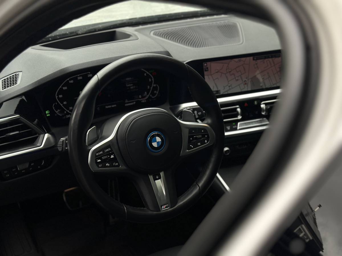 BMW 3 Serie BMW 3-serie Touring 330e xDrive Business Edition Plus 50 jahre  / Pano /  HUD / ECC  / 360 Camera