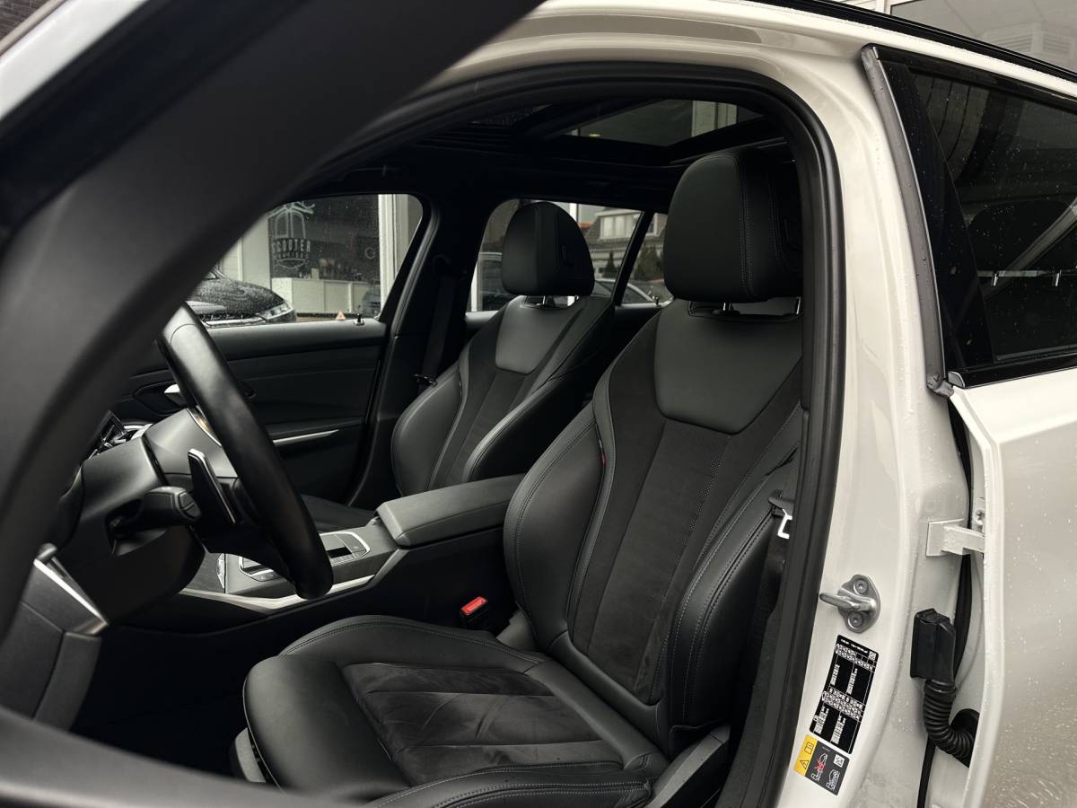 BMW 3 Serie BMW 3-serie Touring 330e xDrive Business Edition Plus 50 jahre  / Pano /  HUD / ECC  / 360 Camera