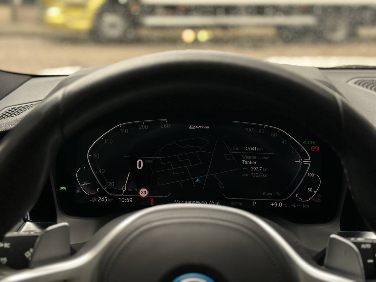 BMW 3 Serie BMW 3-serie Touring 330e xDrive Business Edition Plus 50 jahre  / Pano /  HUD / ECC  / 360 Camera