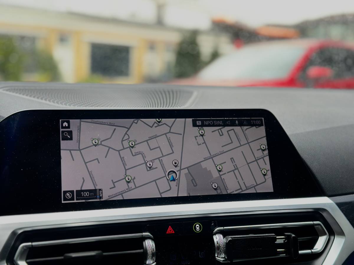 BMW 3 Serie BMW 3-serie Touring 330e xDrive Business Edition Plus 50 jahre  / Pano /  HUD / ECC  / 360 Camera