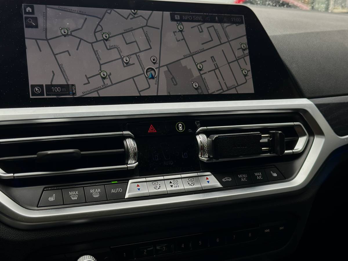 BMW 3 Serie BMW 3-serie Touring 330e xDrive Business Edition Plus 50 jahre  / Pano /  HUD / ECC  / 360 Camera
