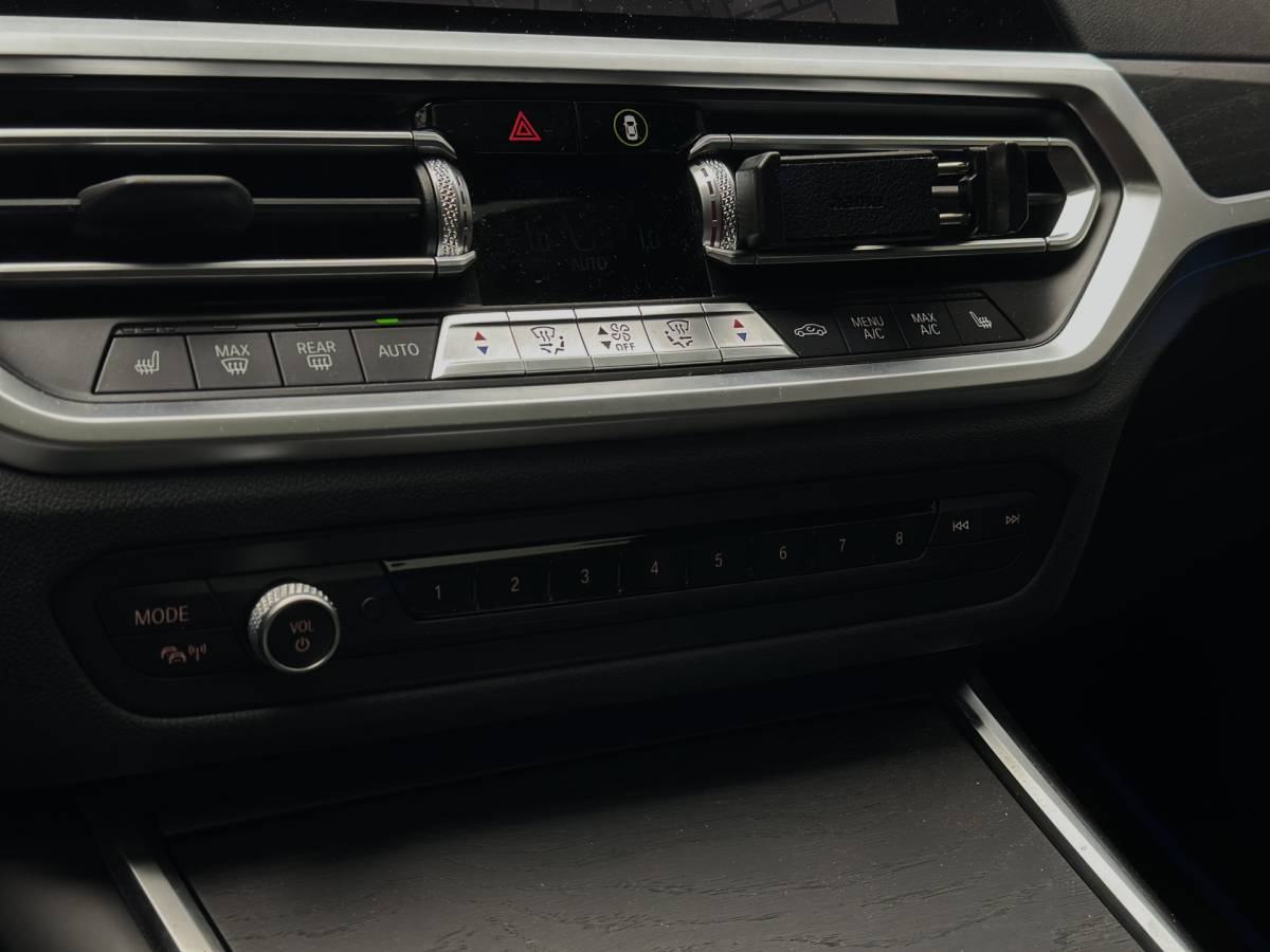 BMW 3 Serie BMW 3-serie Touring 330e xDrive Business Edition Plus 50 jahre  / Pano /  HUD / ECC  / 360 Camera