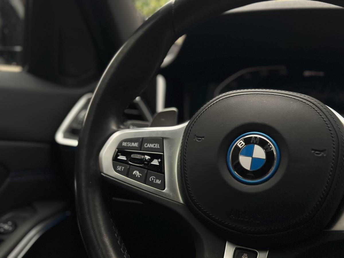 BMW 3 Serie BMW 3-serie Touring 330e xDrive Business Edition Plus 50 jahre  / Pano /  HUD / ECC  / 360 Camera