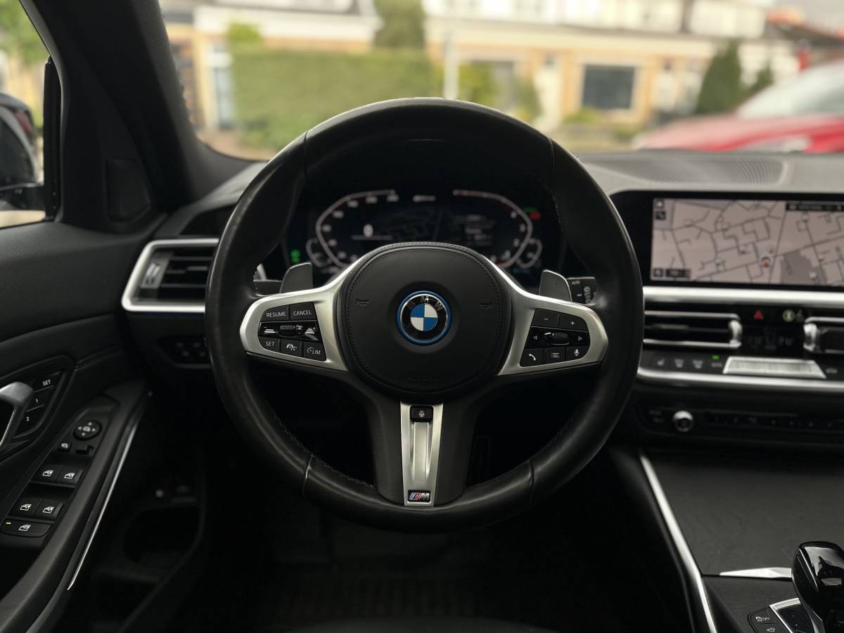 BMW 3 Serie BMW 3-serie Touring 330e xDrive Business Edition Plus 50 jahre  / Pano /  HUD / ECC  / 360 Camera
