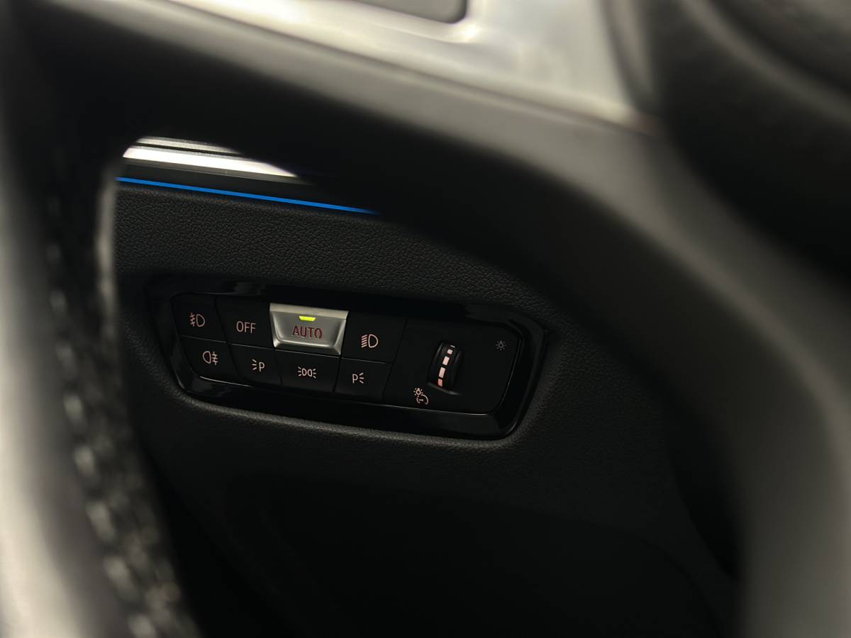BMW 3 Serie BMW 3-serie Touring 330e xDrive Business Edition Plus 50 jahre  / Pano /  HUD / ECC  / 360 Camera