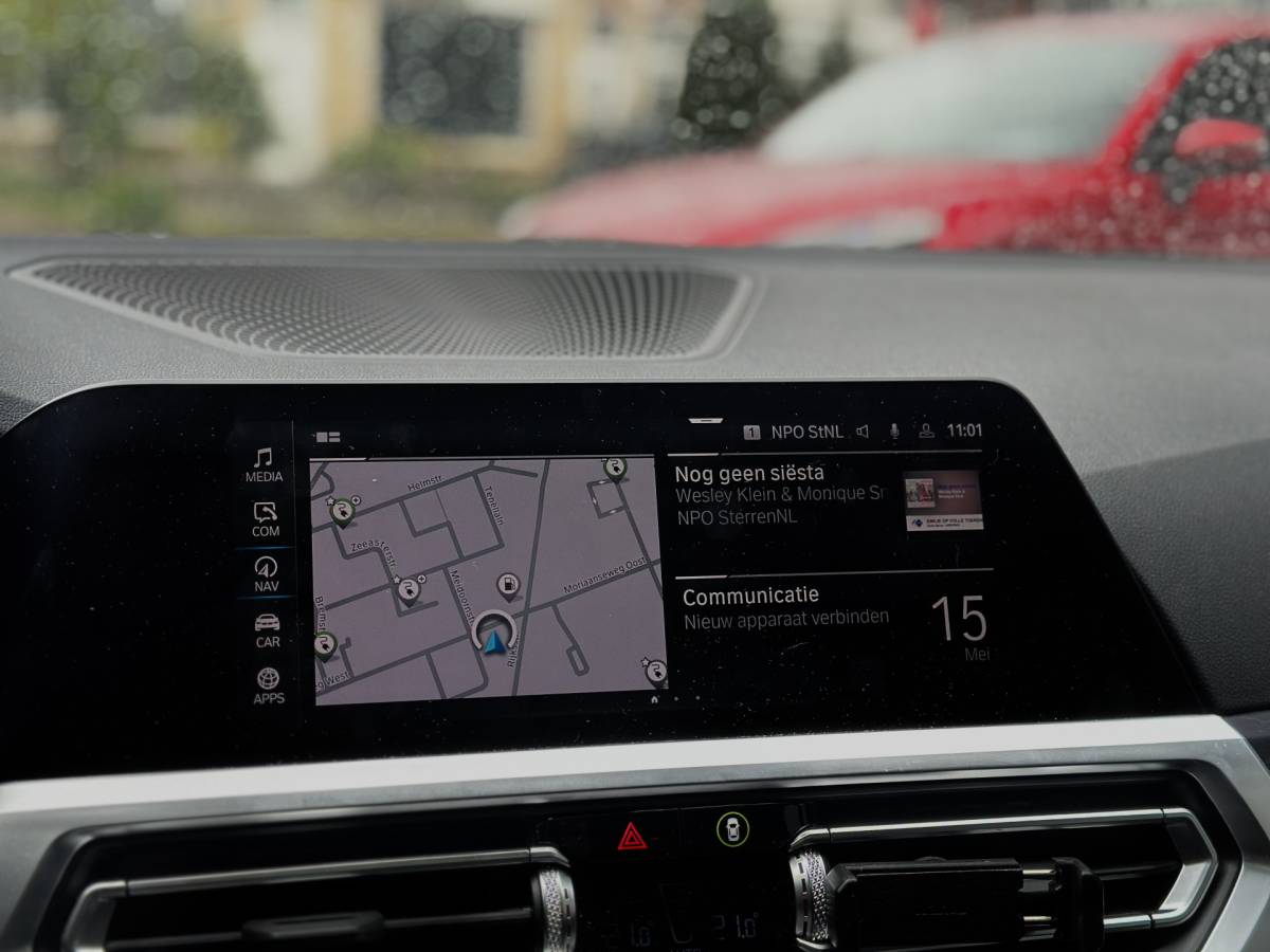 BMW 3 Serie BMW 3-serie Touring 330e xDrive Business Edition Plus 50 jahre  / Pano /  HUD / ECC  / 360 Camera