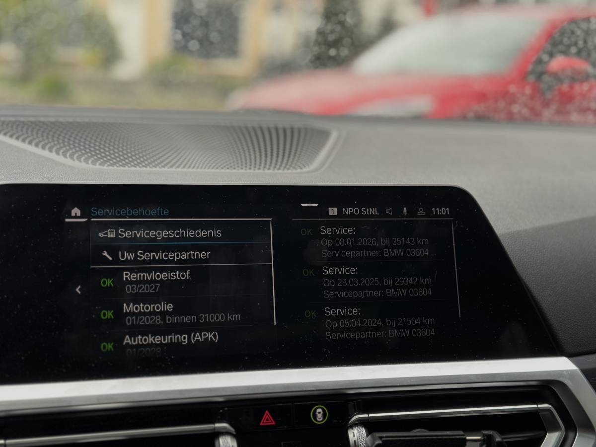 BMW 3 Serie BMW 3-serie Touring 330e xDrive Business Edition Plus 50 jahre  / Pano /  HUD / ECC  / 360 Camera