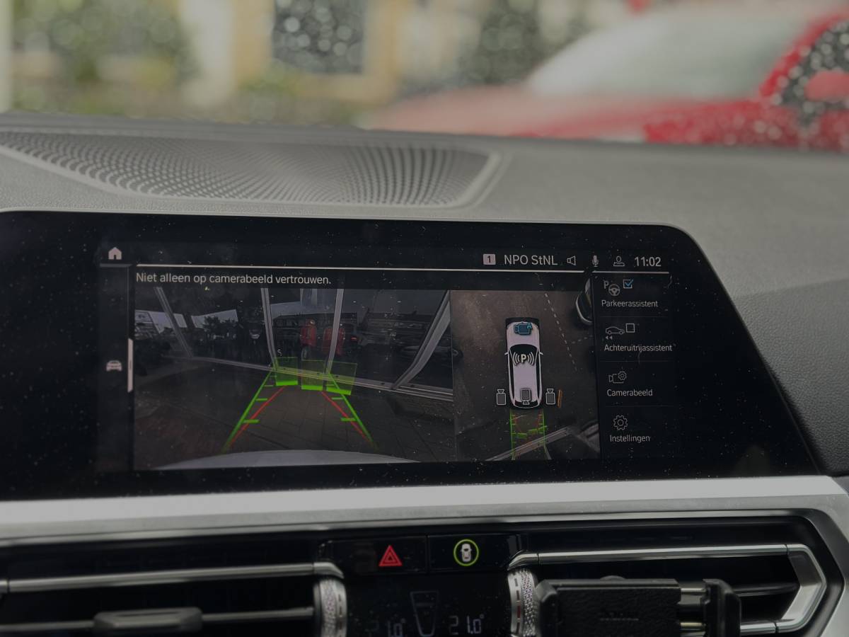 BMW 3 Serie BMW 3-serie Touring 330e xDrive Business Edition Plus 50 jahre  / Pano /  HUD / ECC  / 360 Camera