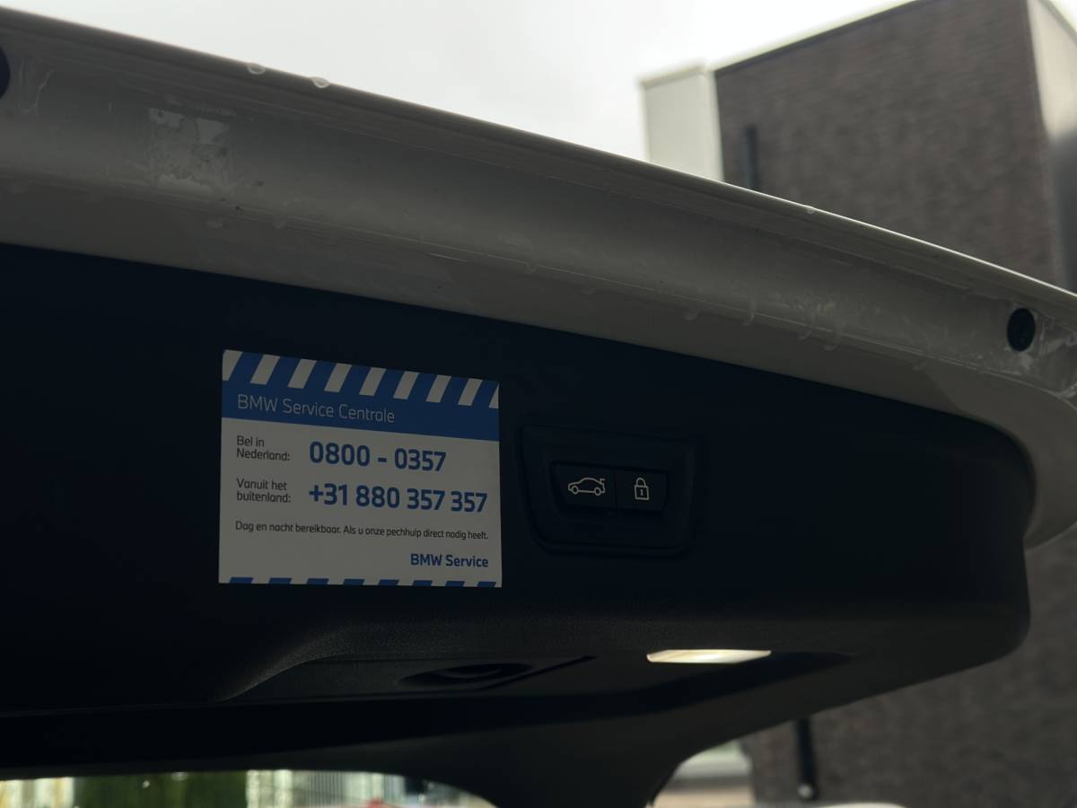 BMW 3 Serie BMW 3-serie Touring 330e xDrive Business Edition Plus 50 jahre  / Pano /  HUD / ECC  / 360 Camera