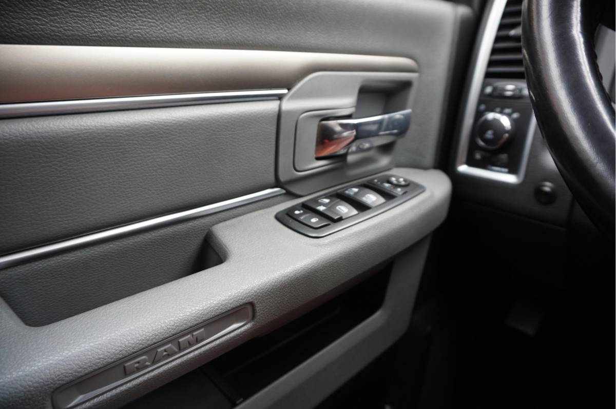 Dodge Ram 1500 Dodge Ram 1500 5.7 V8 HEMI 4WD | BLACK OPTIC | Classic | 300L LPG | APPLE CARPLAY | Stoel- stuurverwarming | Navigatie | Pano-dak |