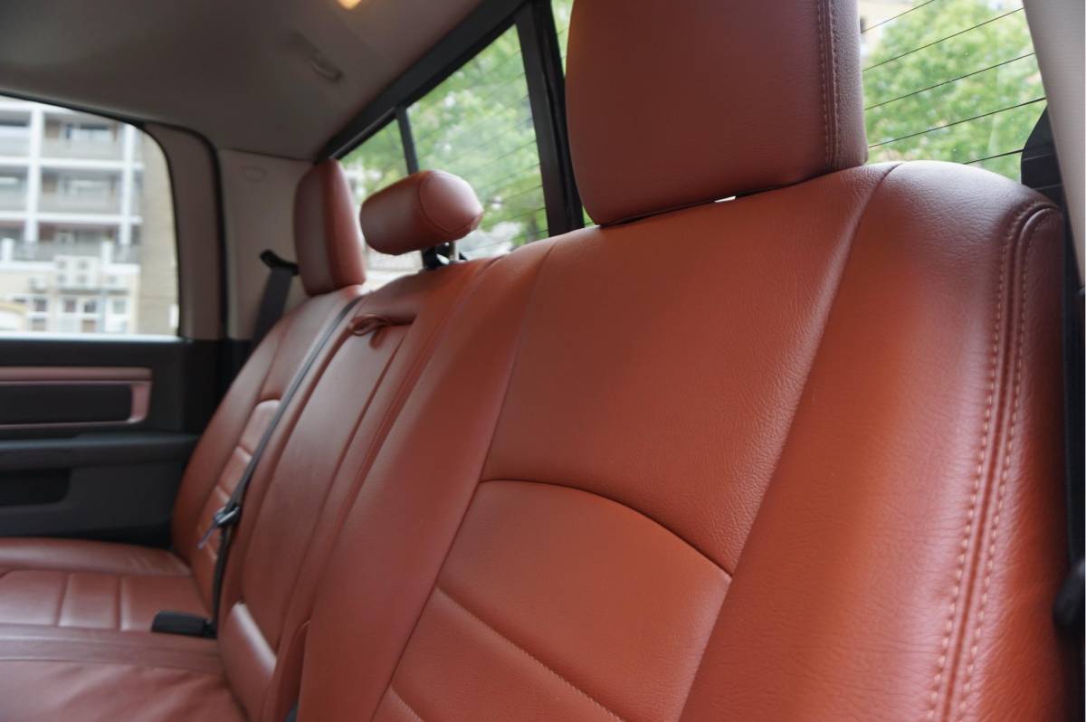 Dodge Ram 1500 Dodge Ram 1500 5.7 V8 HEMI 4WD | BLACK OPTIC | Classic | 300L LPG | APPLE CARPLAY | Stoel- stuurverwarming | Navigatie | Pano-dak |