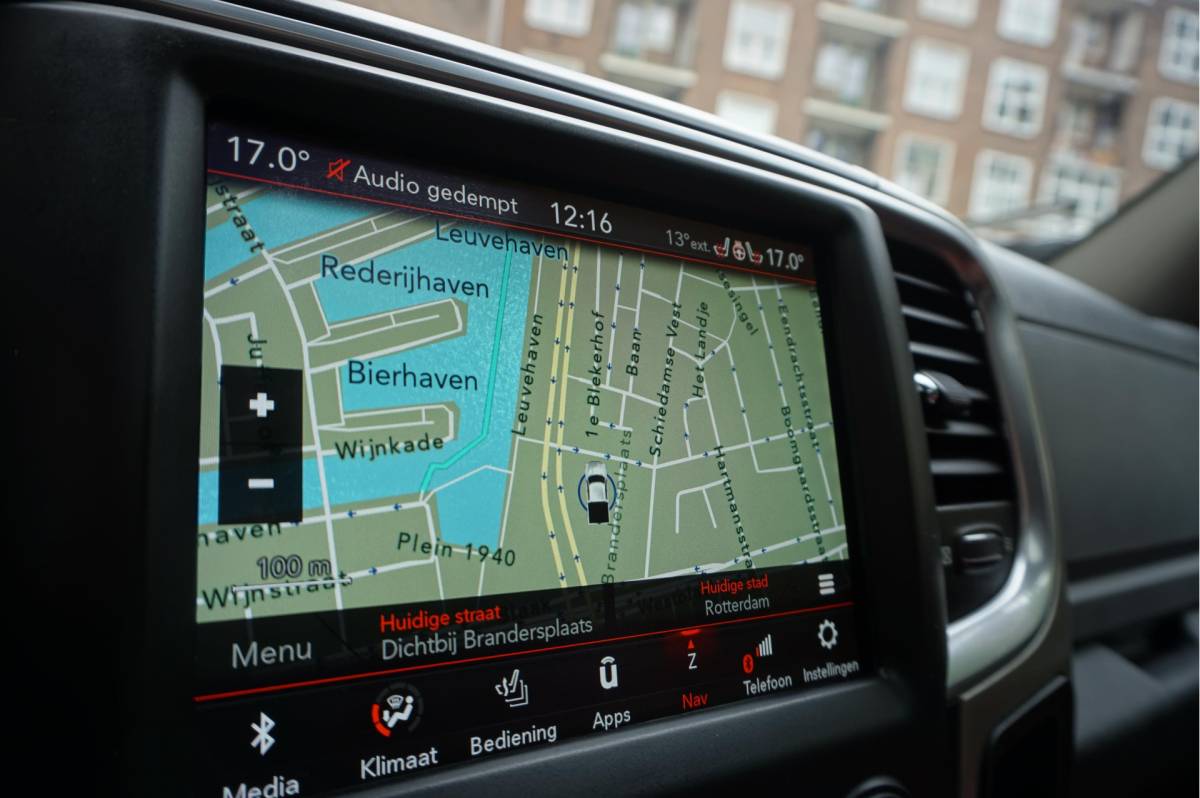 Dodge Ram 1500 Dodge Ram 1500 5.7 V8 HEMI 4WD | BLACK OPTIC | Classic | 300L LPG | APPLE CARPLAY | Stoel- stuurverwarming | Navigatie | Pano-dak |