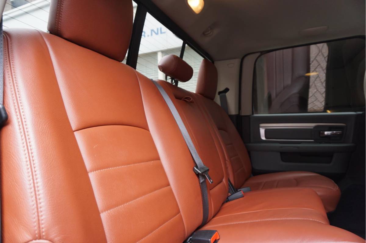 Dodge Ram 1500 Dodge Ram 1500 5.7 V8 HEMI 4WD | BLACK OPTIC | Classic | 300L LPG | APPLE CARPLAY | Stoel- stuurverwarming | Navigatie | Pano-dak |