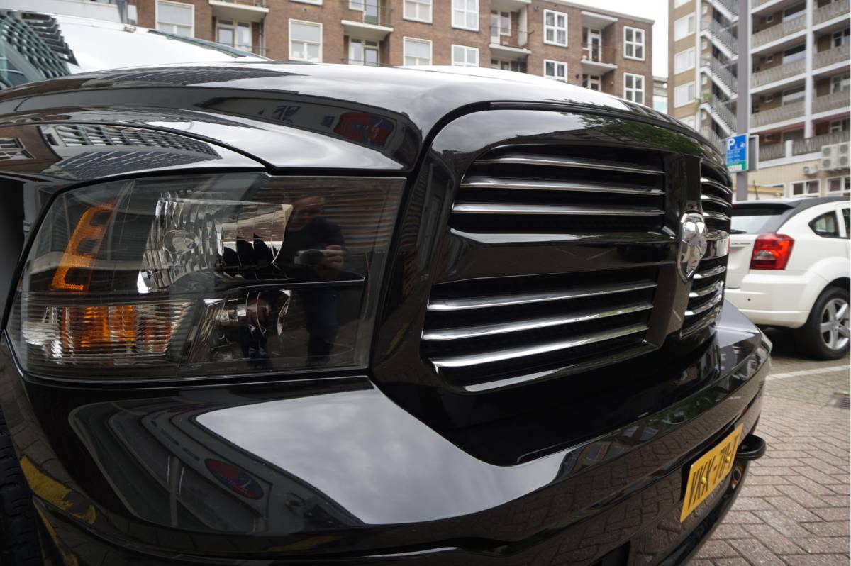Dodge Ram 1500 Dodge Ram 1500 5.7 V8 HEMI 4WD | BLACK OPTIC | Classic | 300L LPG | APPLE CARPLAY | Stoel- stuurverwarming | Navigatie | Pano-dak |