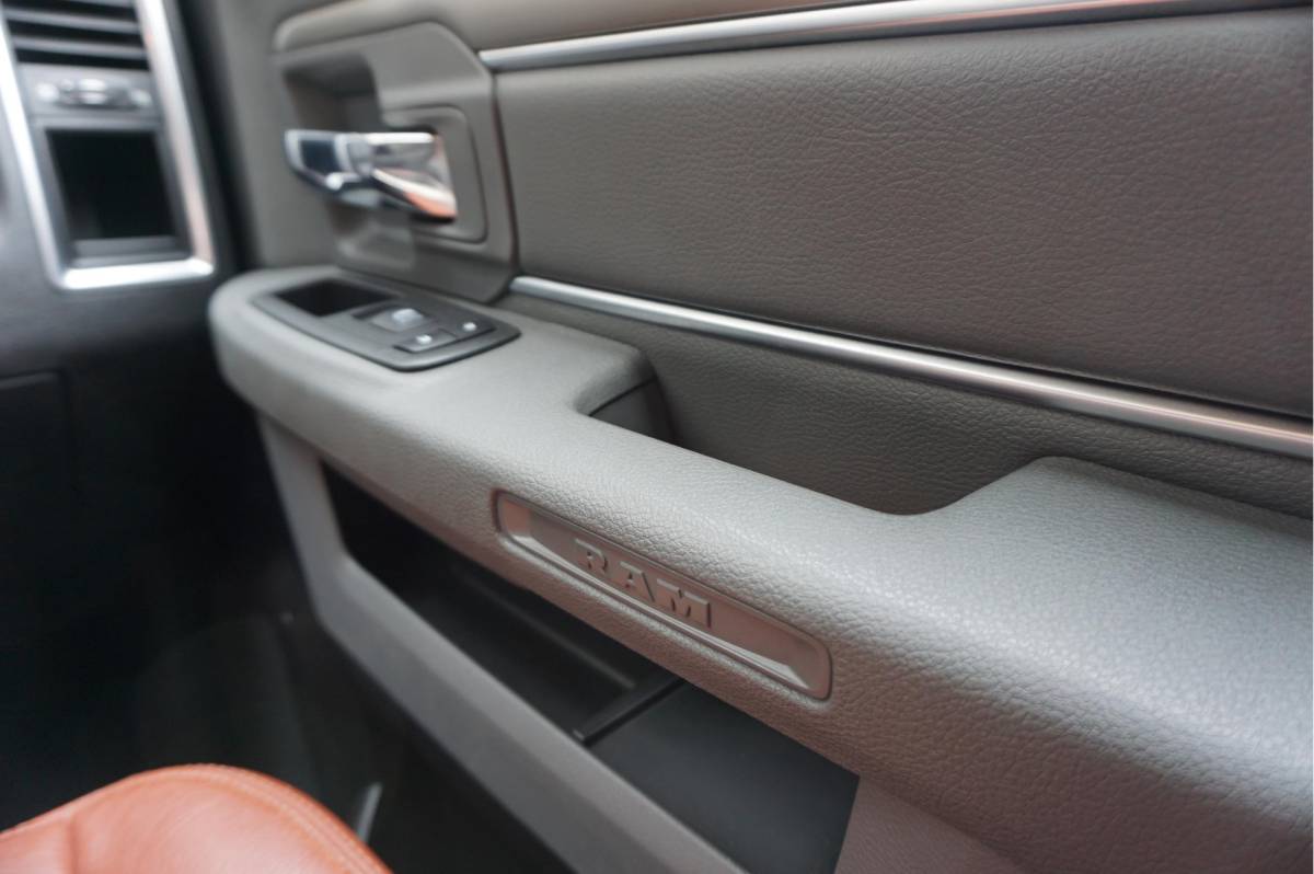 Dodge Ram 1500 Dodge Ram 1500 5.7 V8 HEMI 4WD | BLACK OPTIC | Classic | 300L LPG | APPLE CARPLAY | Stoel- stuurverwarming | Navigatie | Pano-dak |
