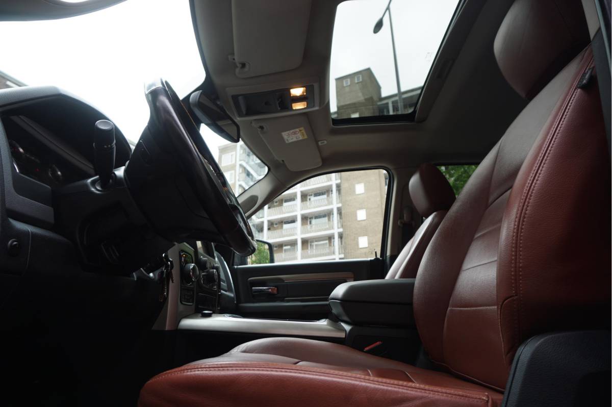 Dodge Ram 1500 Dodge Ram 1500 5.7 V8 HEMI 4WD | BLACK OPTIC | Classic | 300L LPG | APPLE CARPLAY | Stoel- stuurverwarming | Navigatie | Pano-dak |