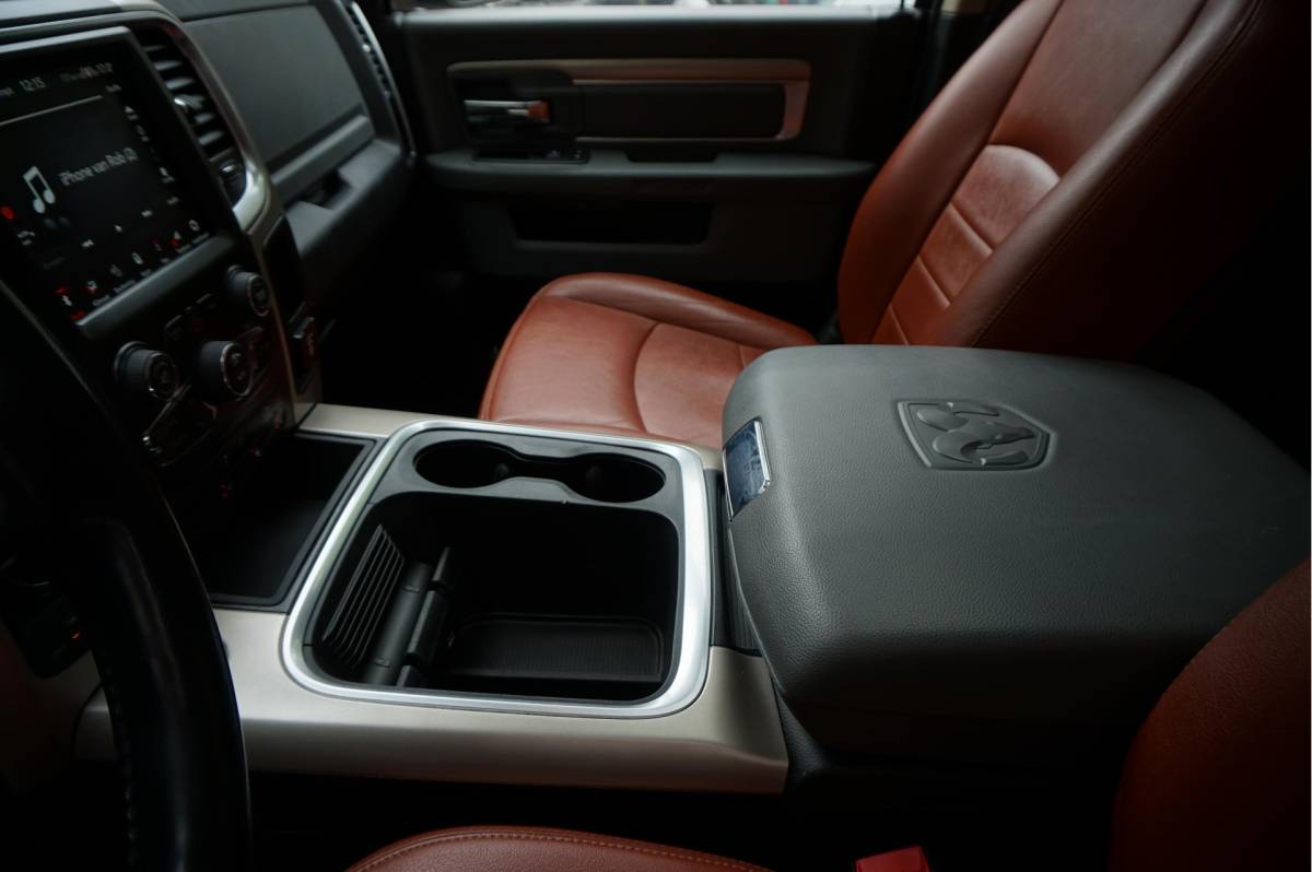 Dodge Ram 1500 Dodge Ram 1500 5.7 V8 HEMI 4WD | BLACK OPTIC | Classic | 300L LPG | APPLE CARPLAY | Stoel- stuurverwarming | Navigatie | Pano-dak |