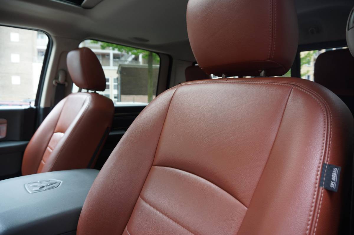 Dodge Ram 1500 Dodge Ram 1500 5.7 V8 HEMI 4WD | BLACK OPTIC | Classic | 300L LPG | APPLE CARPLAY | Stoel- stuurverwarming | Navigatie | Pano-dak |