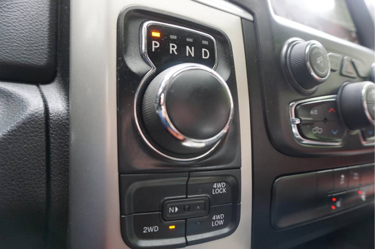 Dodge Ram 1500 Dodge Ram 1500 5.7 V8 HEMI 4WD | BLACK OPTIC | Classic | 300L LPG | APPLE CARPLAY | Stoel- stuurverwarming | Navigatie | Pano-dak |