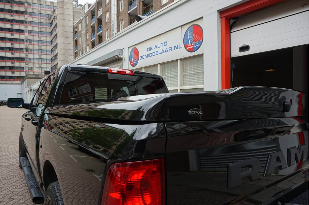 Dodge Ram 1500 Dodge Ram 1500 5.7 V8 HEMI 4WD | BLACK OPTIC | Classic | 300L LPG | APPLE CARPLAY | Stoel- stuurverwarming | Navigatie | Pano-dak |