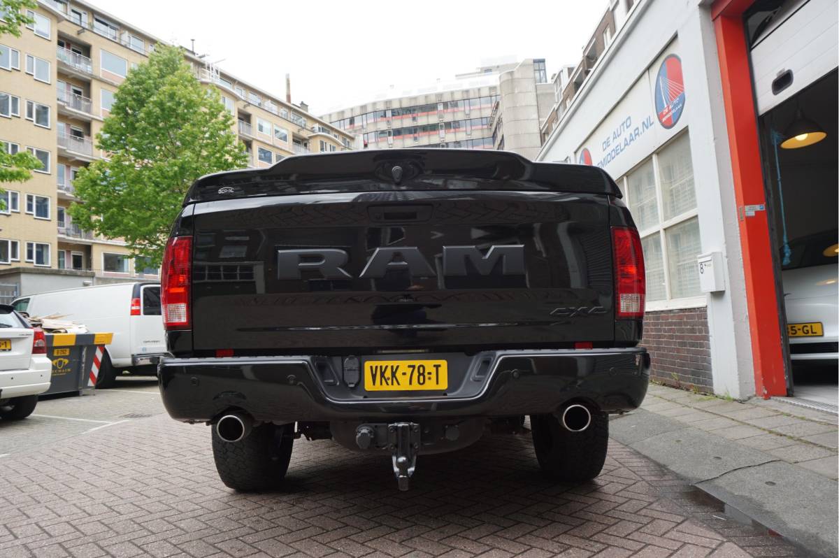 Dodge Ram 1500 Dodge Ram 1500 5.7 V8 HEMI 4WD | BLACK OPTIC | Classic | 300L LPG | APPLE CARPLAY | Stoel- stuurverwarming | Navigatie | Pano-dak |