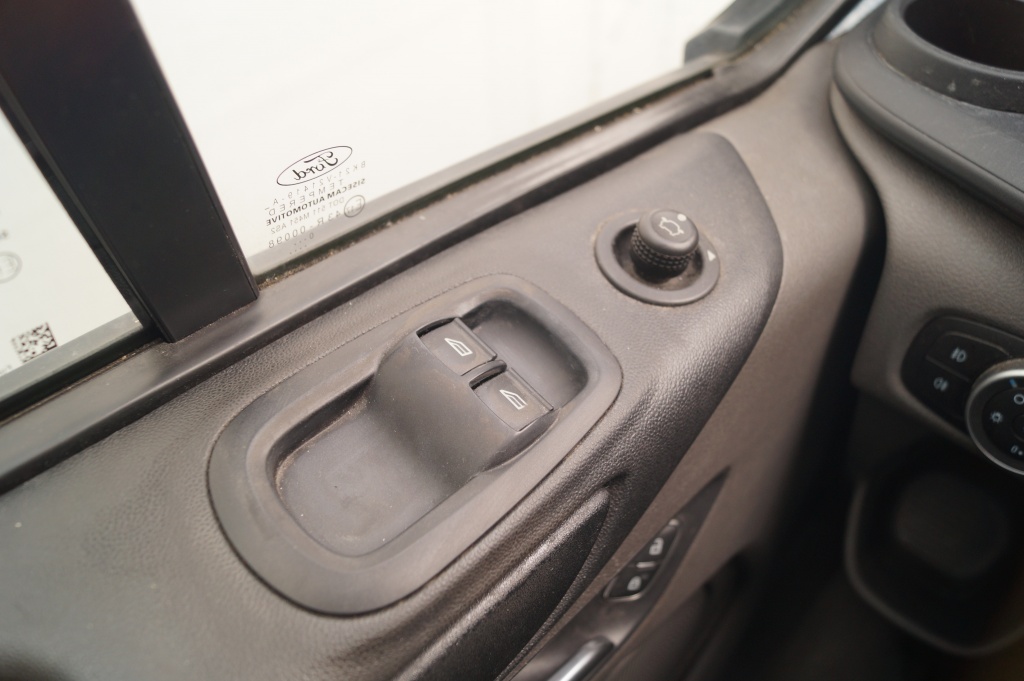Ford Transit Custom Ford Transit Custom 300 2.0 TDCI L2-H1 Trend -TREKHAAK-AIRCO-