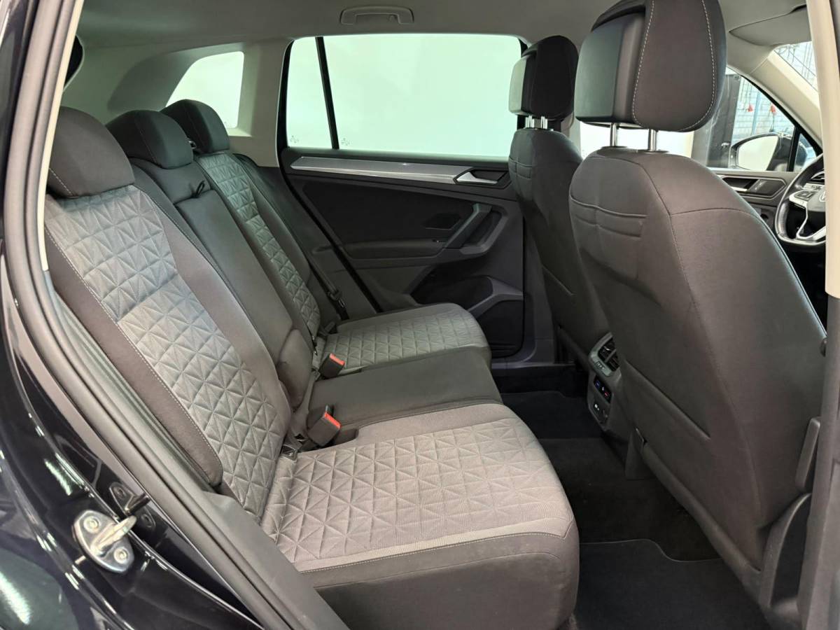 Volkswagen Tiguan Volkswagen Tiguan 1.4 TSI e-Hybrid PHEV Automaat 245 pk Life SoH 91 % Navigatie  Discover Trekhaak Media ACC Camera Trekhaak Digital Cockpit 3-zone Climatronic CarPlay DAB+ LED