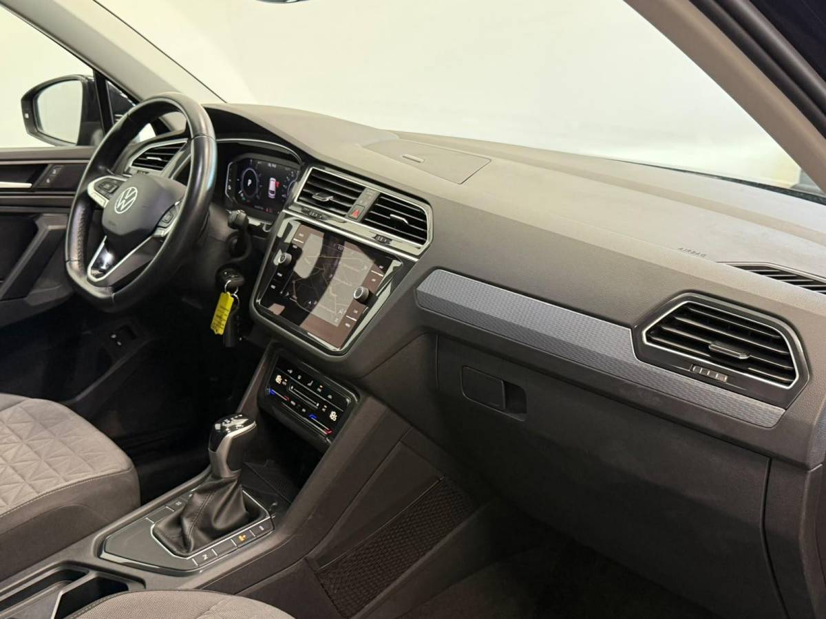 Volkswagen Tiguan Volkswagen Tiguan 1.4 TSI e-Hybrid PHEV Automaat 245 pk Life SoH 91 % Navigatie  Discover Trekhaak Media ACC Camera Trekhaak Digital Cockpit 3-zone Climatronic CarPlay DAB+ LED