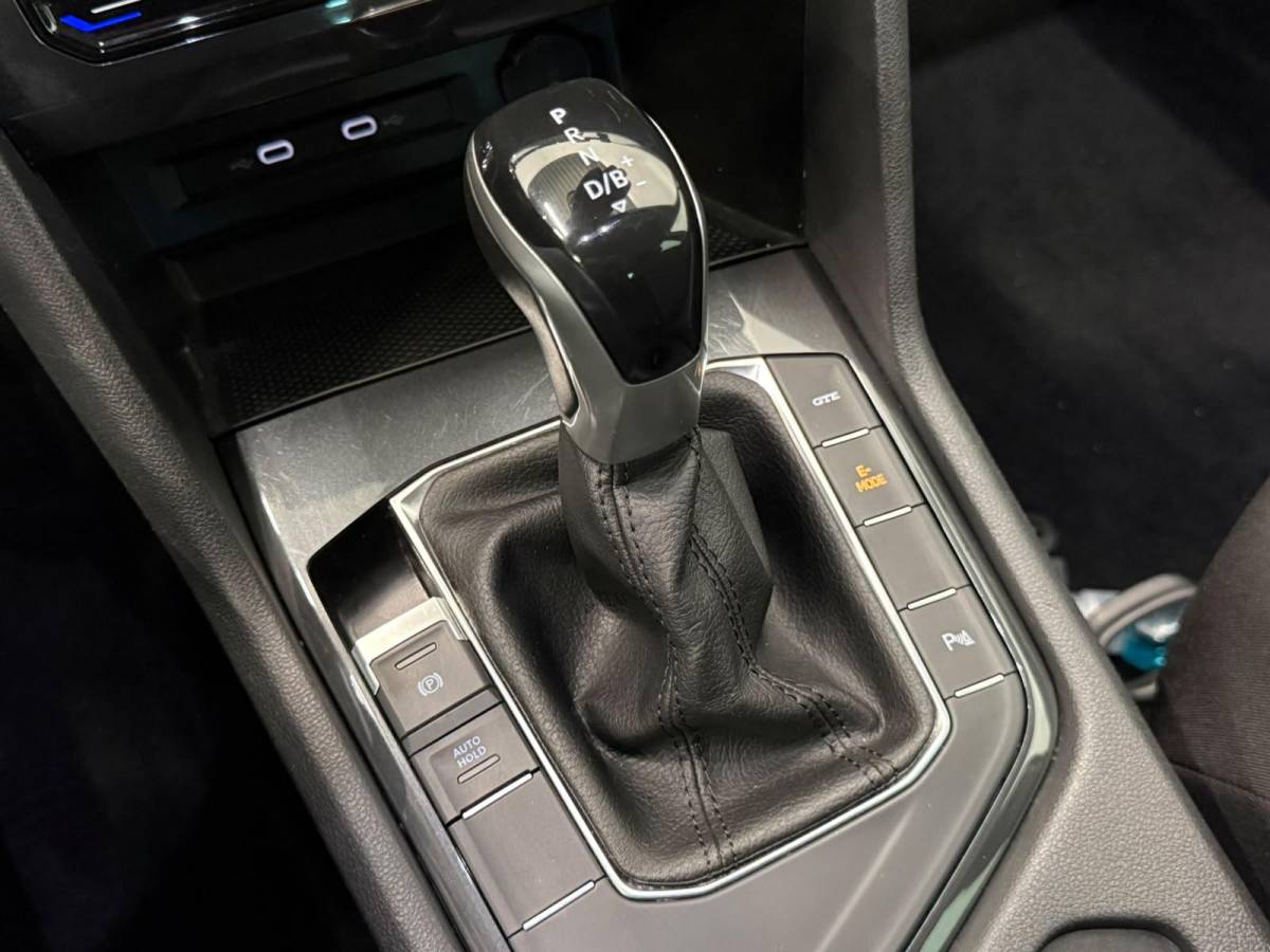 Volkswagen Tiguan Volkswagen Tiguan 1.4 TSI e-Hybrid PHEV Automaat 245 pk Life SoH 91 % Navigatie  Discover Trekhaak Media ACC Camera Trekhaak Digital Cockpit 3-zone Climatronic CarPlay DAB+ LED