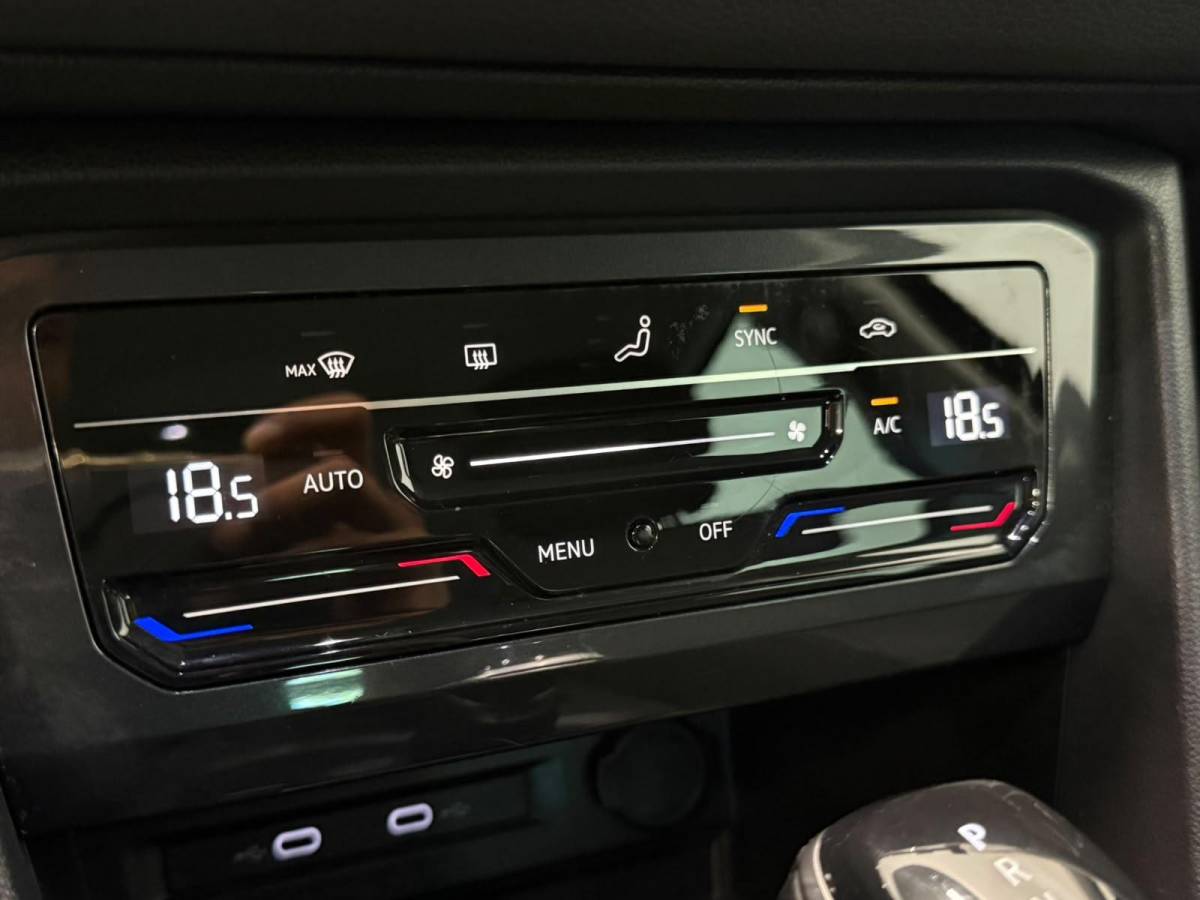 Volkswagen Tiguan Volkswagen Tiguan 1.4 TSI e-Hybrid PHEV Automaat 245 pk Life SoH 91 % Navigatie  Discover Trekhaak Media ACC Camera Trekhaak Digital Cockpit 3-zone Climatronic CarPlay DAB+ LED