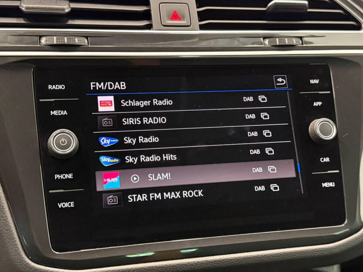 Volkswagen Tiguan Volkswagen Tiguan 1.4 TSI e-Hybrid PHEV Automaat 245 pk Life SoH 91 % Navigatie  Discover Trekhaak Media ACC Camera Trekhaak Digital Cockpit 3-zone Climatronic CarPlay DAB+ LED