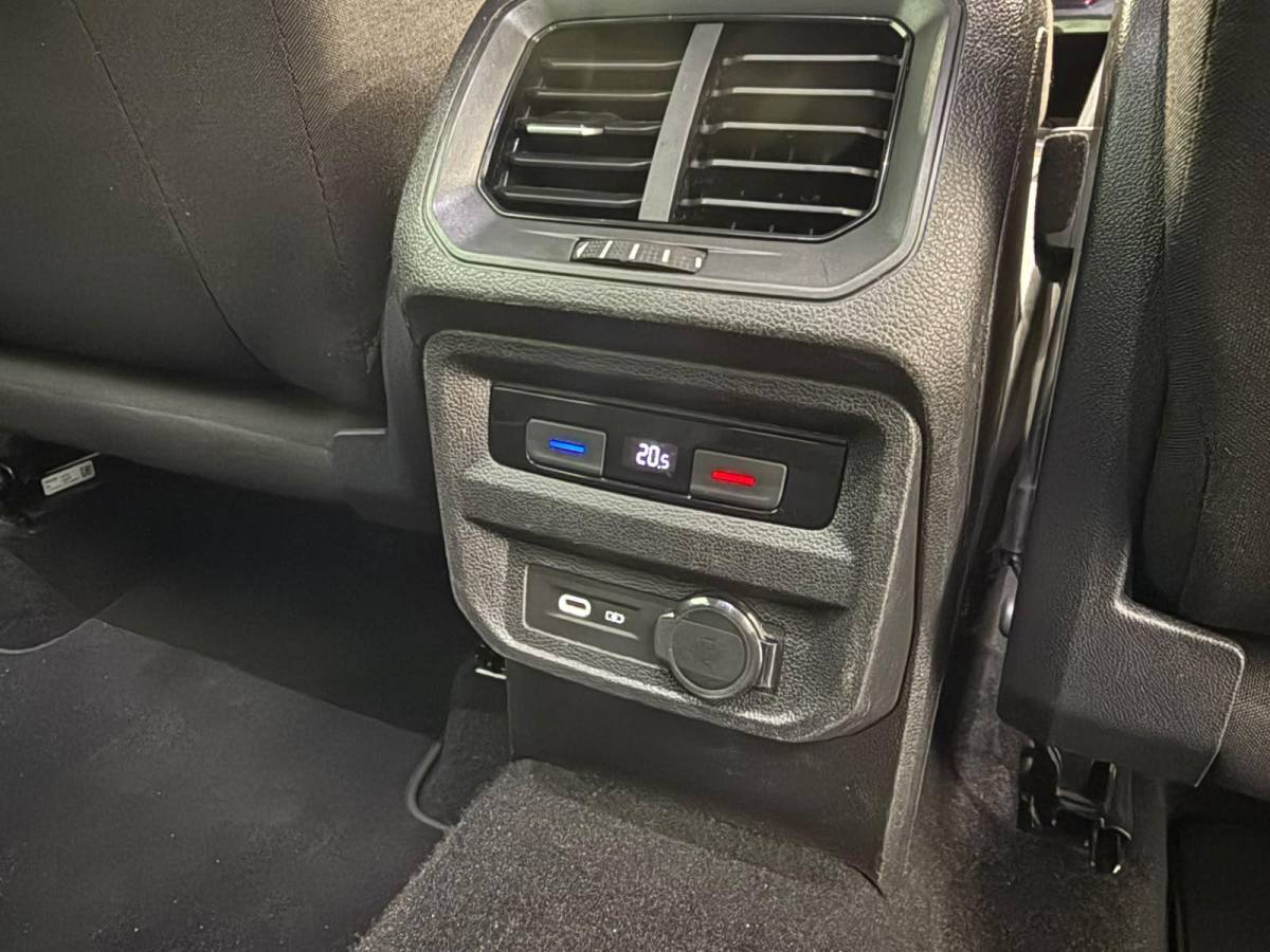 Volkswagen Tiguan Volkswagen Tiguan 1.4 TSI e-Hybrid PHEV Automaat 245 pk Life SoH 91 % Navigatie  Discover Trekhaak Media ACC Camera Trekhaak Digital Cockpit 3-zone Climatronic CarPlay DAB+ LED