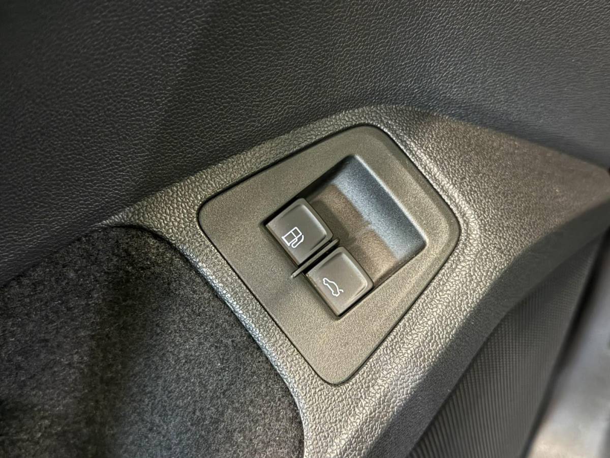 Volkswagen Tiguan Volkswagen Tiguan 1.4 TSI e-Hybrid PHEV Automaat 245 pk Life SoH 91 % Navigatie  Discover Trekhaak Media ACC Camera Trekhaak Digital Cockpit 3-zone Climatronic CarPlay DAB+ LED