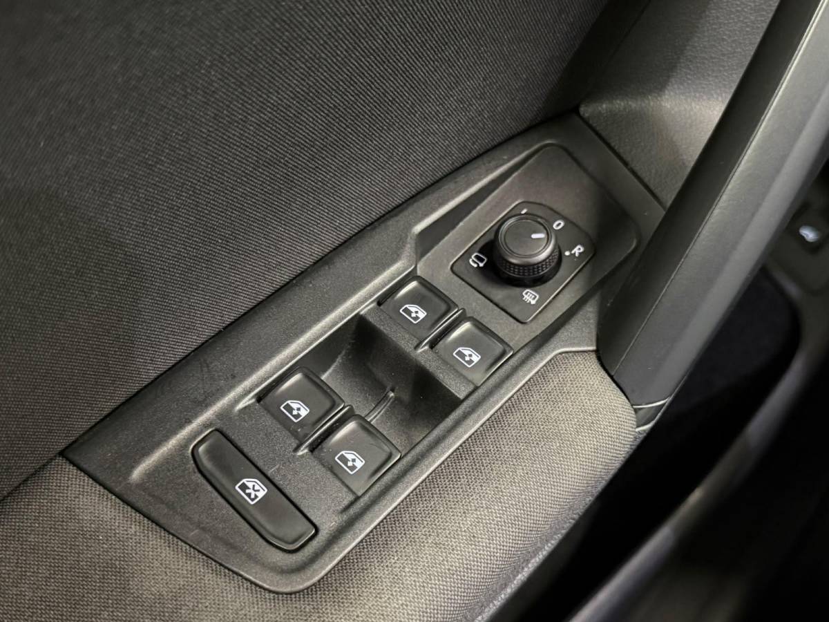 Volkswagen Tiguan Volkswagen Tiguan 1.4 TSI e-Hybrid PHEV Automaat 245 pk Life SoH 91 % Navigatie  Discover Trekhaak Media ACC Camera Trekhaak Digital Cockpit 3-zone Climatronic CarPlay DAB+ LED