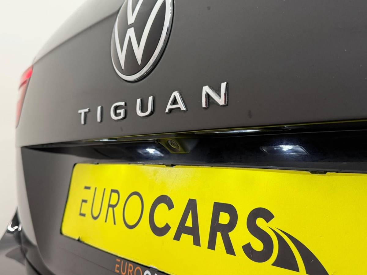 Volkswagen Tiguan Volkswagen Tiguan 1.4 TSI e-Hybrid PHEV Automaat 245 pk Life SoH 91 % Navigatie  Discover Trekhaak Media ACC Camera Trekhaak Digital Cockpit 3-zone Climatronic CarPlay DAB+ LED