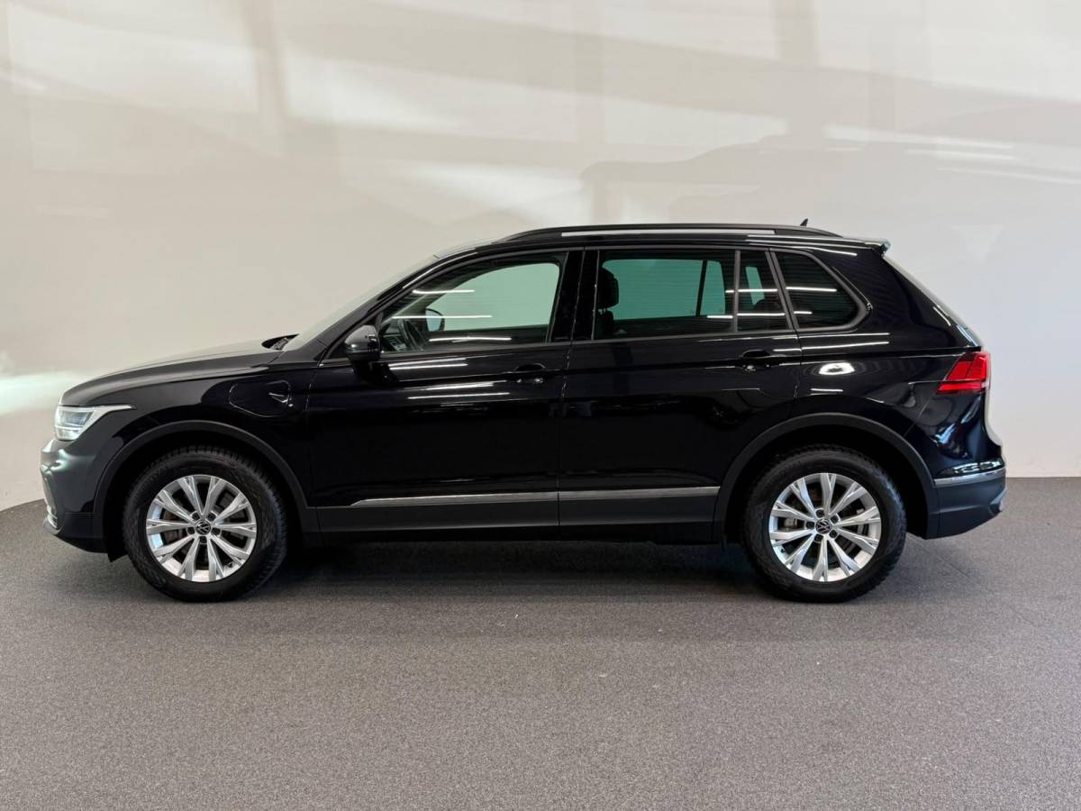 Volkswagen Tiguan Volkswagen Tiguan 1.4 TSI e-Hybrid PHEV Automaat 245 pk Life SoH 91 % Navigatie  Discover Trekhaak Media ACC Camera Trekhaak Digital Cockpit 3-zone Climatronic CarPlay DAB+ LED