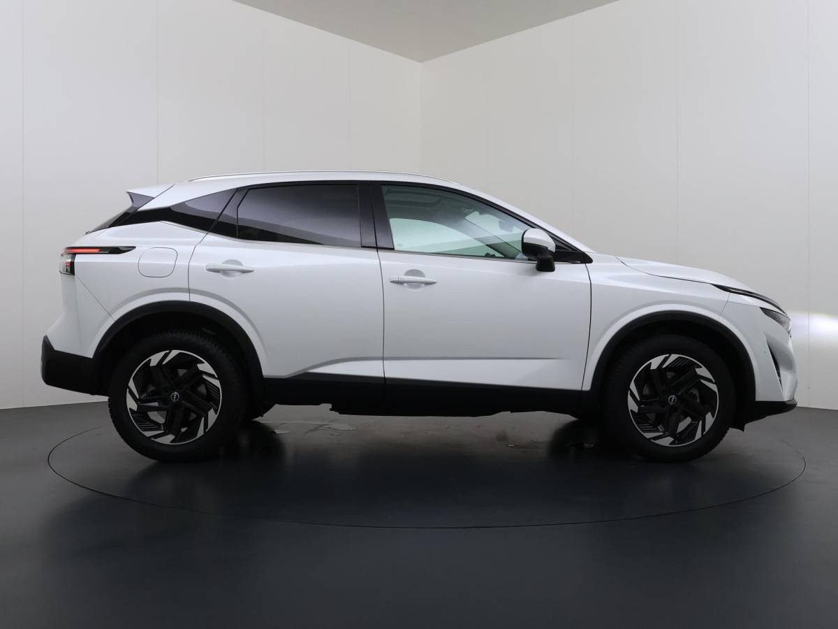 Nissan QASHQAI Nissan Qashqai 1.3 MHEV Xtronic N-Connecta ONDERHOUD GEHAD BIJ DE DEALER | DIRECT LEVERBAAR | FABRIEKSGARANTIE | PANORAMADAK | VOORRUITVERWARMING | STOEL- & STUURVERWARMING | 360° CAMERA | DODEHOEKDETECTIE | HEAD-UP DISPLAY | ELEKTRISCHE ACHTERKLEP