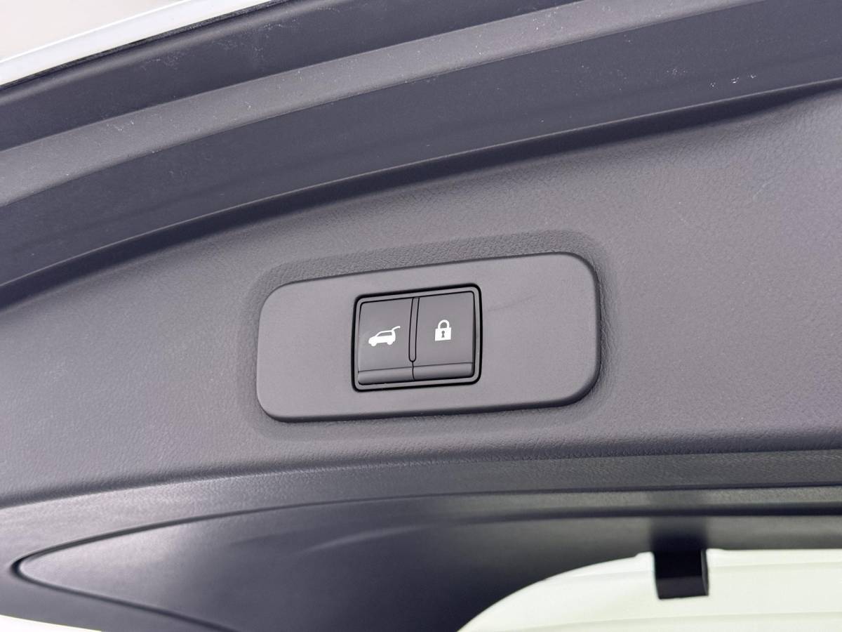 Nissan QASHQAI Nissan Qashqai 1.3 MHEV Xtronic N-Connecta ONDERHOUD GEHAD BIJ DE DEALER | DIRECT LEVERBAAR | FABRIEKSGARANTIE | PANORAMADAK | VOORRUITVERWARMING | STOEL- & STUURVERWARMING | 360° CAMERA | DODEHOEKDETECTIE | HEAD-UP DISPLAY | ELEKTRISCHE ACHTERKLEP