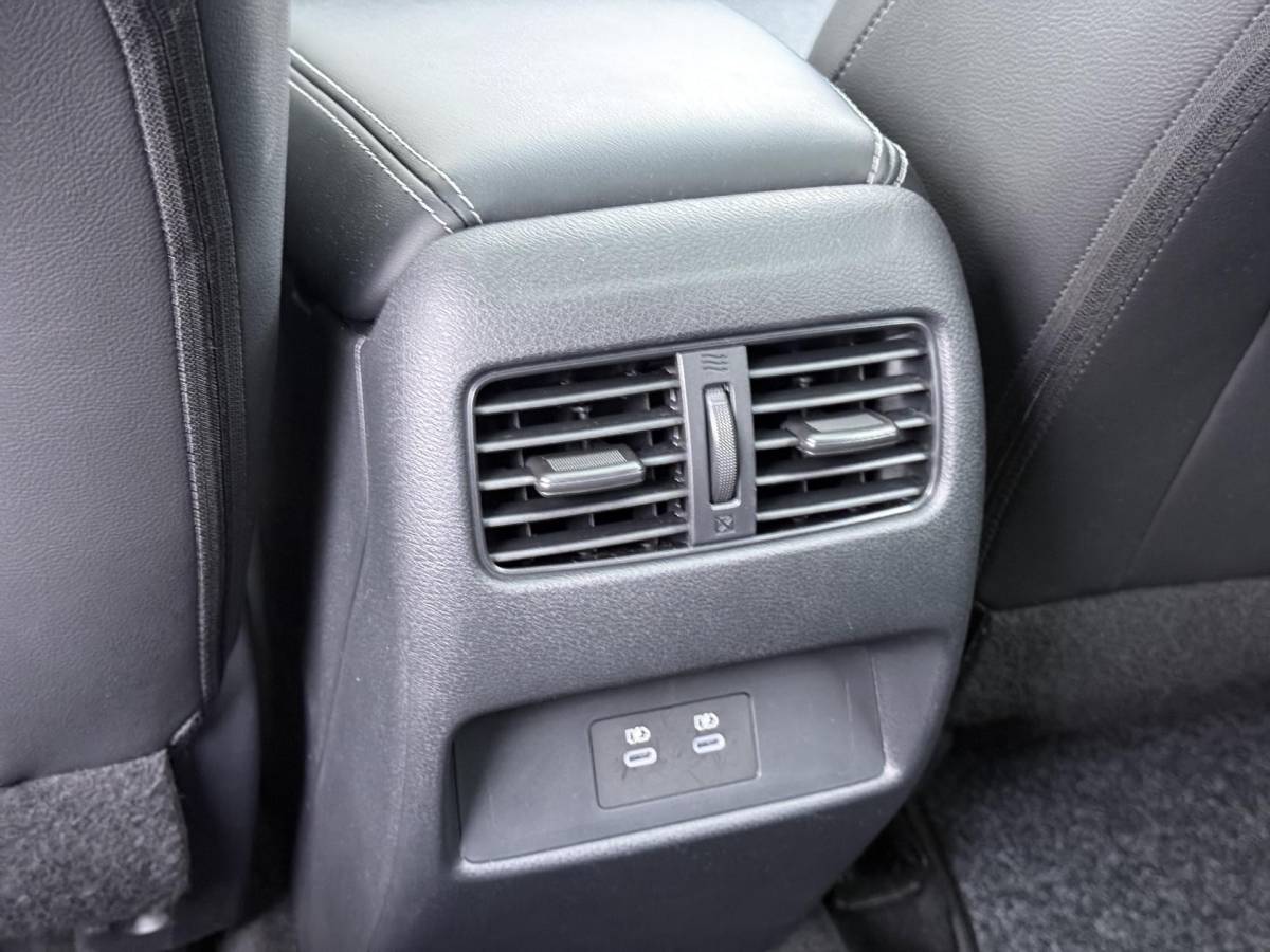 Nissan QASHQAI Nissan Qashqai 1.3 MHEV Xtronic N-Connecta ONDERHOUD GEHAD BIJ DE DEALER | DIRECT LEVERBAAR | FABRIEKSGARANTIE | PANORAMADAK | VOORRUITVERWARMING | STOEL- & STUURVERWARMING | 360° CAMERA | DODEHOEKDETECTIE | HEAD-UP DISPLAY | ELEKTRISCHE ACHTERKLEP