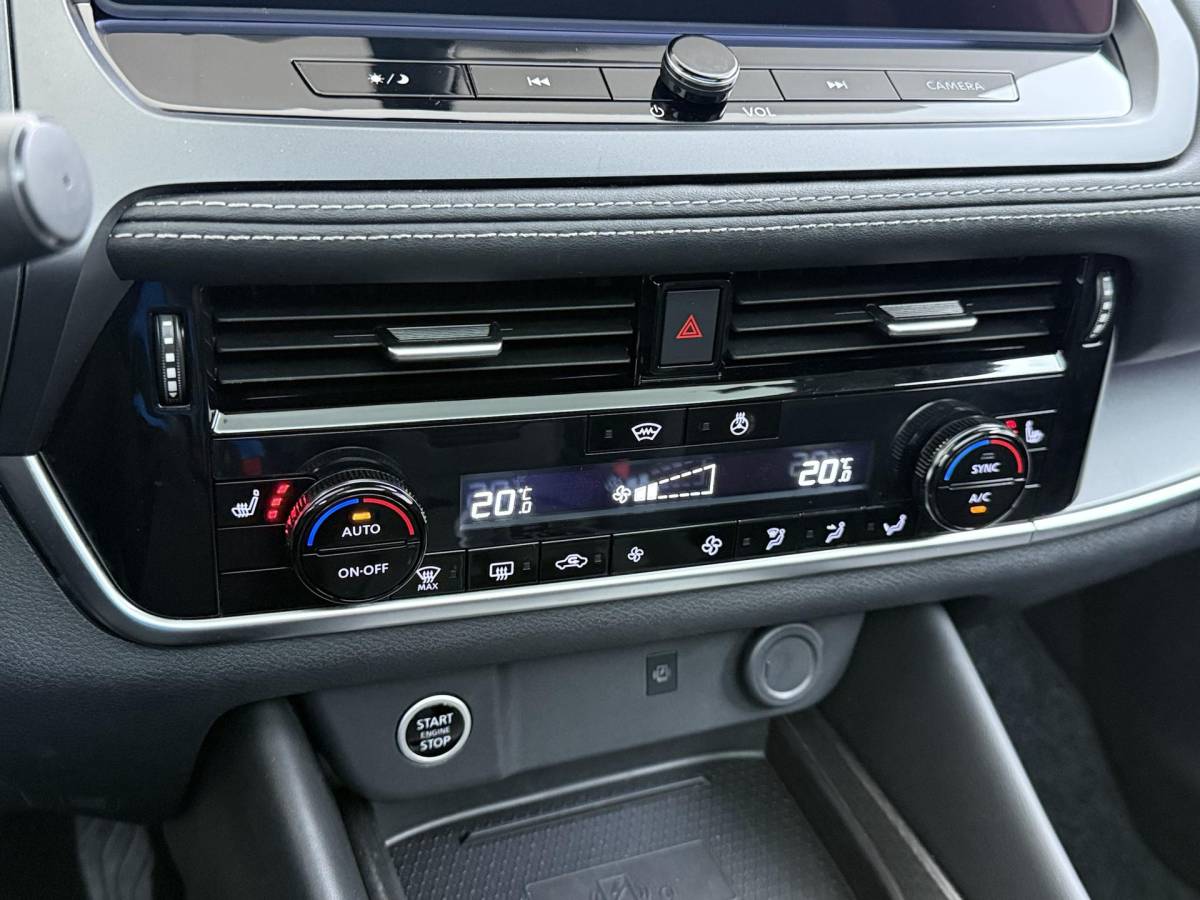 Nissan QASHQAI Nissan Qashqai 1.3 MHEV Xtronic N-Connecta ONDERHOUD GEHAD BIJ DE DEALER | DIRECT LEVERBAAR | FABRIEKSGARANTIE | PANORAMADAK | VOORRUITVERWARMING | STOEL- & STUURVERWARMING | 360° CAMERA | DODEHOEKDETECTIE | HEAD-UP DISPLAY | ELEKTRISCHE ACHTERKLEP