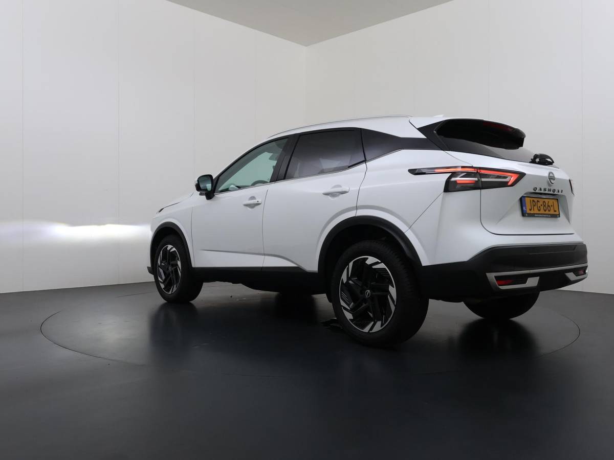 Nissan QASHQAI Nissan Qashqai 1.3 MHEV Xtronic N-Connecta ONDERHOUD GEHAD BIJ DE DEALER | DIRECT LEVERBAAR | FABRIEKSGARANTIE | PANORAMADAK | VOORRUITVERWARMING | STOEL- & STUURVERWARMING | 360° CAMERA | DODEHOEKDETECTIE | HEAD-UP DISPLAY | ELEKTRISCHE ACHTERKLEP