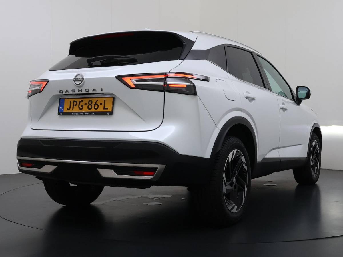 Nissan QASHQAI Nissan Qashqai 1.3 MHEV Xtronic N-Connecta ONDERHOUD GEHAD BIJ DE DEALER | DIRECT LEVERBAAR | FABRIEKSGARANTIE | PANORAMADAK | VOORRUITVERWARMING | STOEL- & STUURVERWARMING | 360° CAMERA | DODEHOEKDETECTIE | HEAD-UP DISPLAY | ELEKTRISCHE ACHTERKLEP