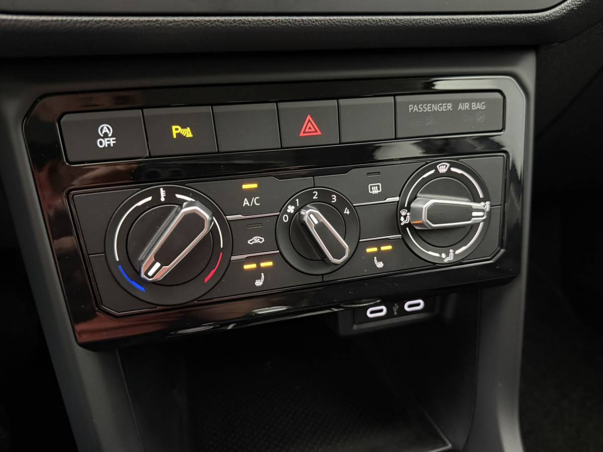 Volkswagen T-Cross Volkswagen T-Cross 1.0 TSI Life | 26000KM | Automaat | Camera | Parkeersensoren | Carplay&Android
