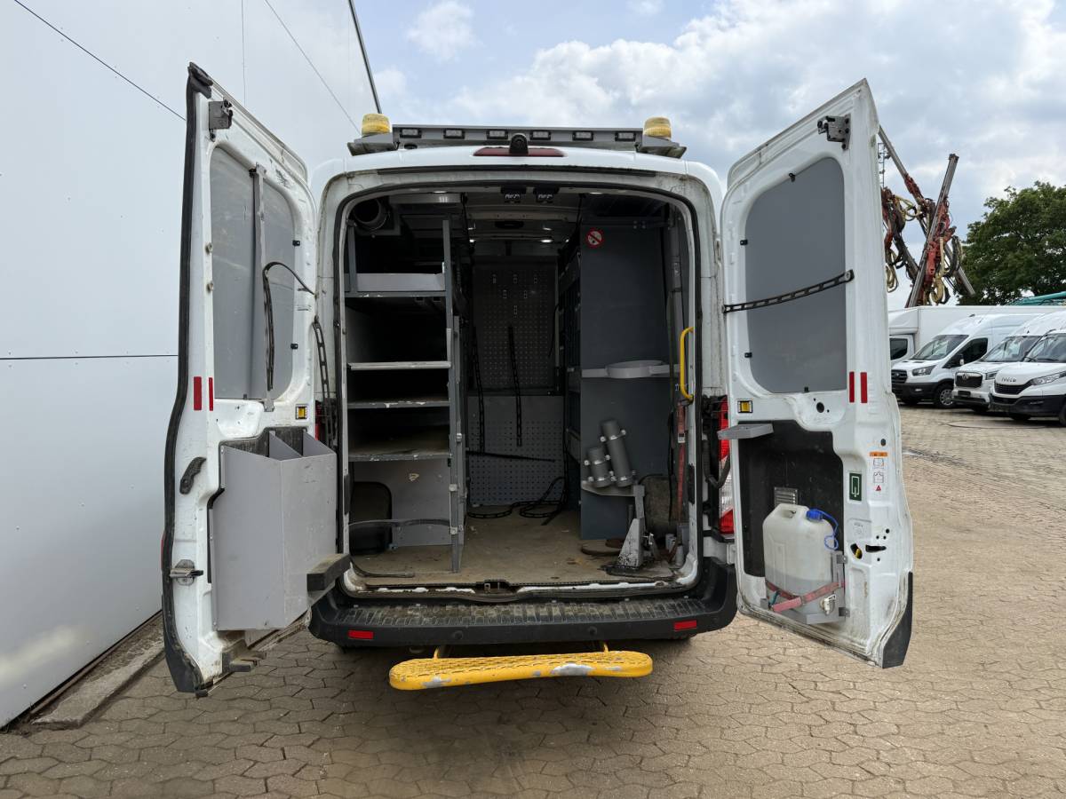 Ford Transit Ford Transit 2.0 TDCI 130PK L2H2 Airco Cruise Control Parkeersensoren Stoelverwarming Zwaailampen Kastwand Inbouw