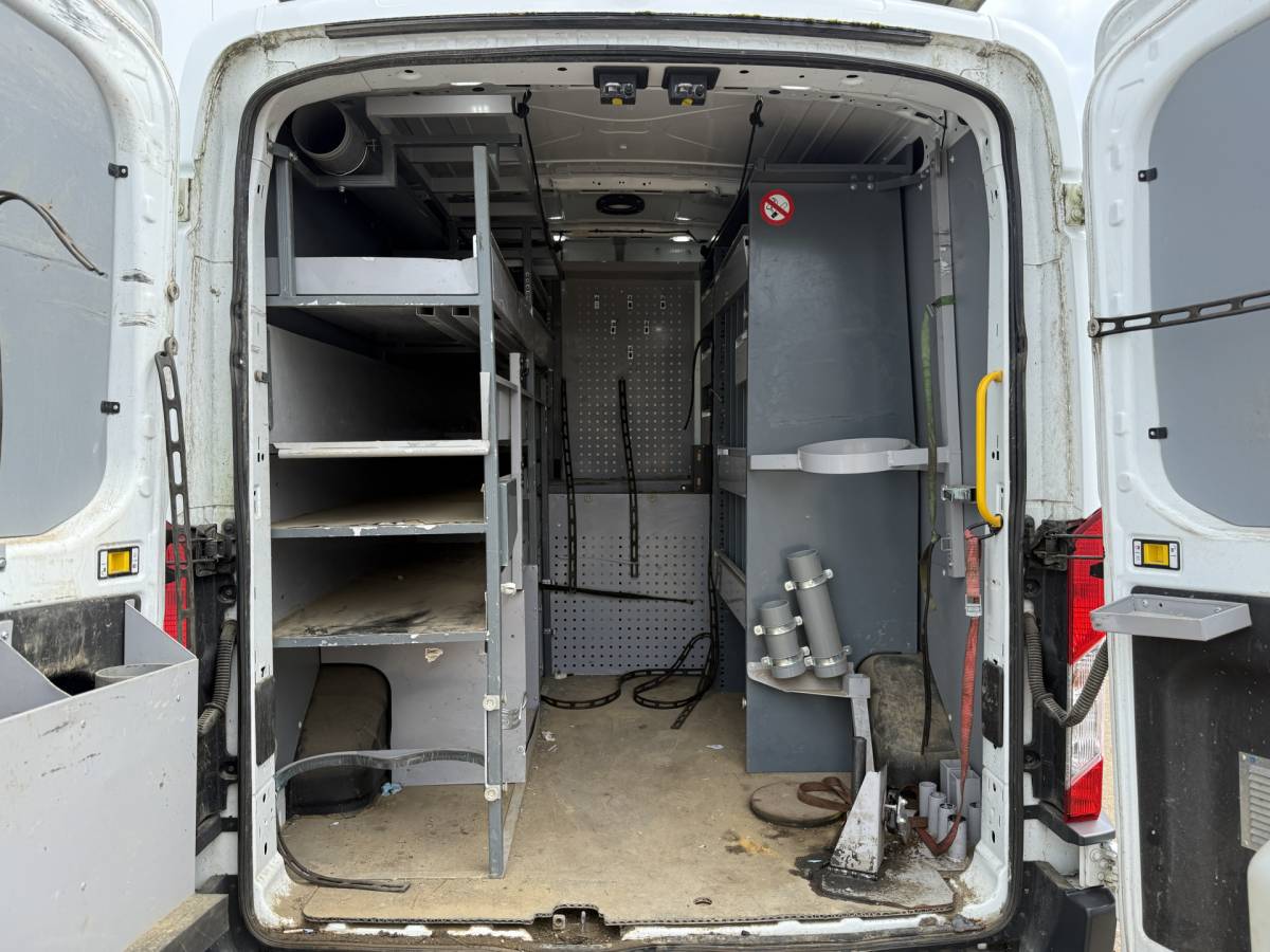 Ford Transit Ford Transit 2.0 TDCI 130PK L2H2 Airco Cruise Control Parkeersensoren Stoelverwarming Zwaailampen Kastwand Inbouw