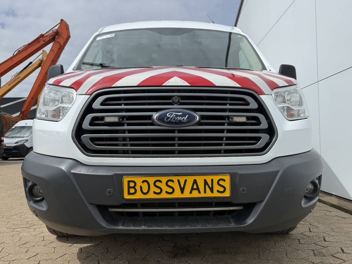 Ford Transit Ford Transit 2.0 TDCI 130PK L2H2 Airco Cruise Control Parkeersensoren Stoelverwarming Zwaailampen Kastwand Inbouw
