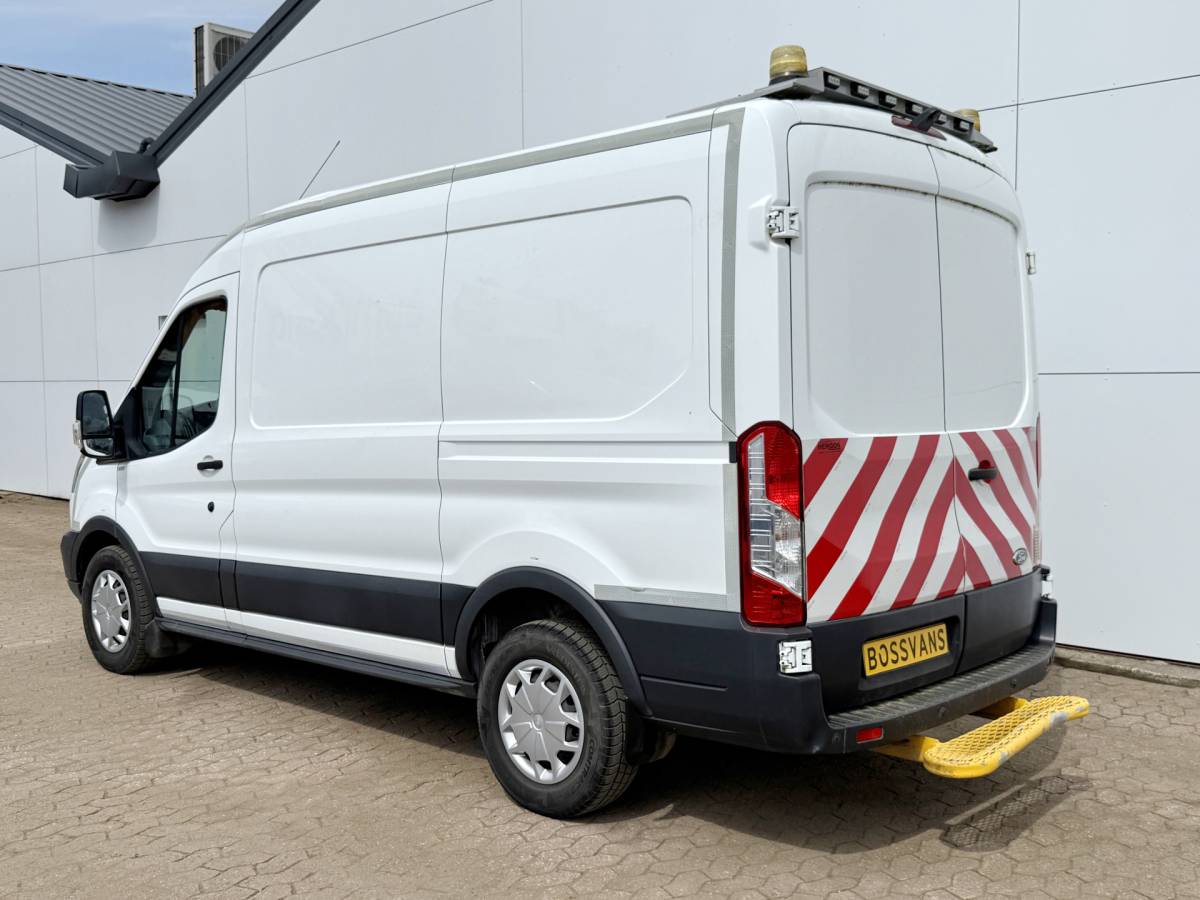 Ford Transit Ford Transit 2.0 TDCI 130PK L2H2 Airco Cruise Control Parkeersensoren Stoelverwarming Zwaailampen Kastwand Inbouw