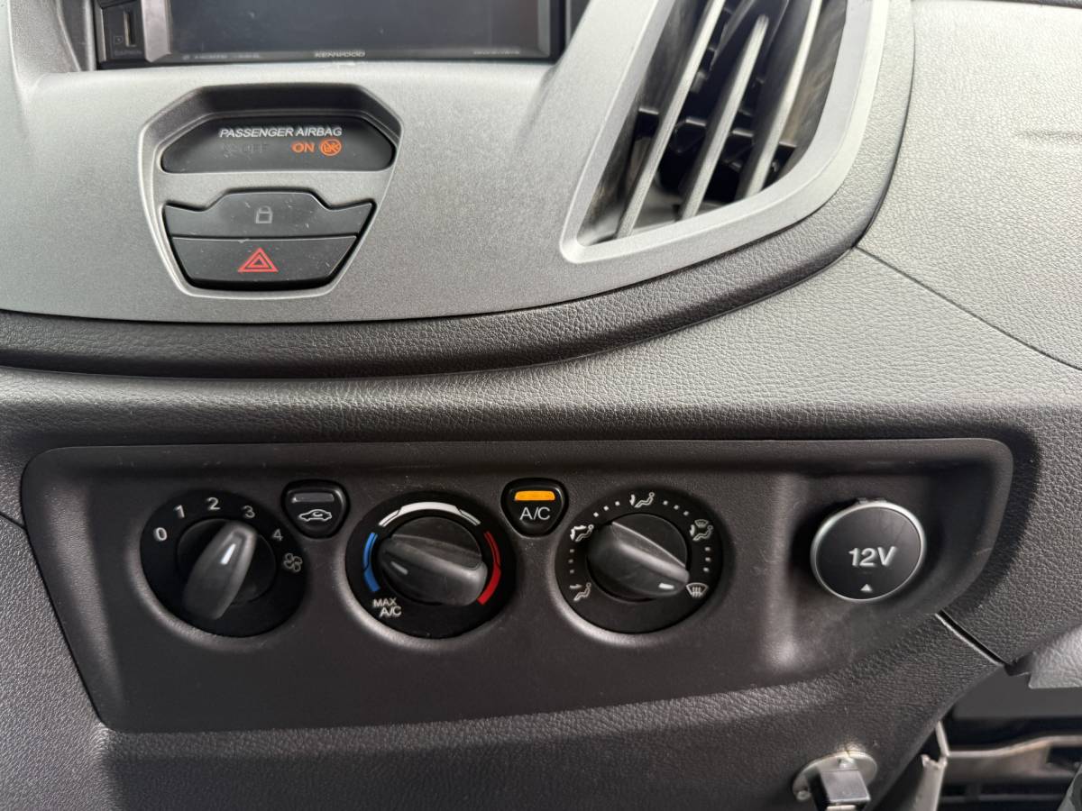 Ford Transit Ford Transit 2.0 TDCI 130PK L2H2 Airco Cruise Control Parkeersensoren Stoelverwarming Zwaailampen Kastwand Inbouw